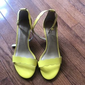 NWOT Talbots yellow size 7 sandals